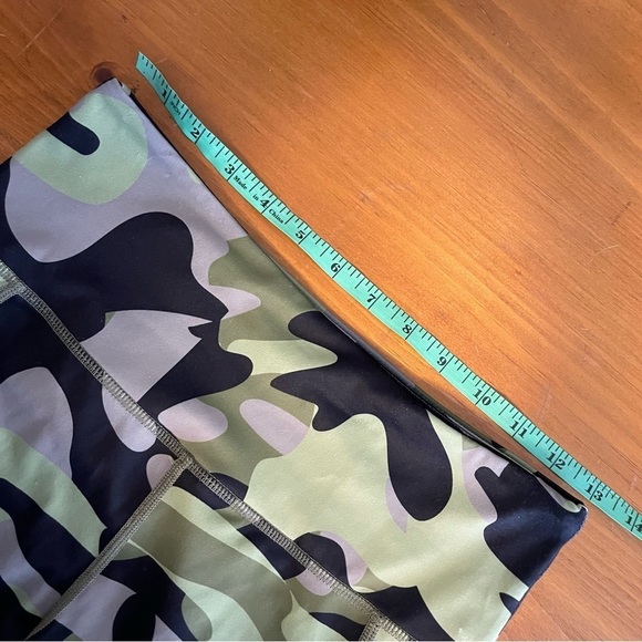 ZYIA Light N Tight Camo Legging Womens 6-8 Medium - Picture 5 of 8